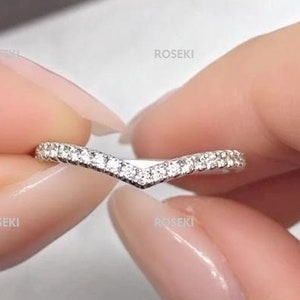 Moissanite Round Cut Diamond Wedding band/White gold curved wedding ring/Dainty Vintage Matching Stacking band/Promise Anniversary Gift ring
