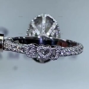 Oval Moissanite Verlobungsring, Oval geschnitten Versteckter Halo Ehering, 3 Seite Pave Diamant Ehering, Ring individuell, Name Ring