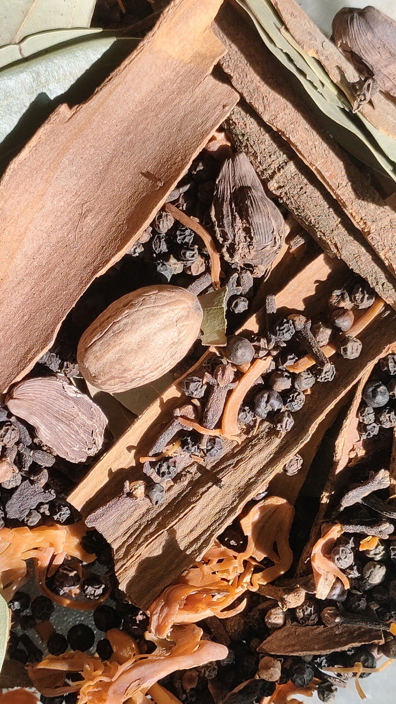 HRKT Aromatic Allure Handpicked Whole Indian Garam Masala With Mix of