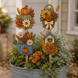 Conjunto de archivos SVG de decoración con estacas florales de otoño / Calabazas de otoño, flores, cesta, regadera, casita para pájaros / Archivos de corte láser en capas