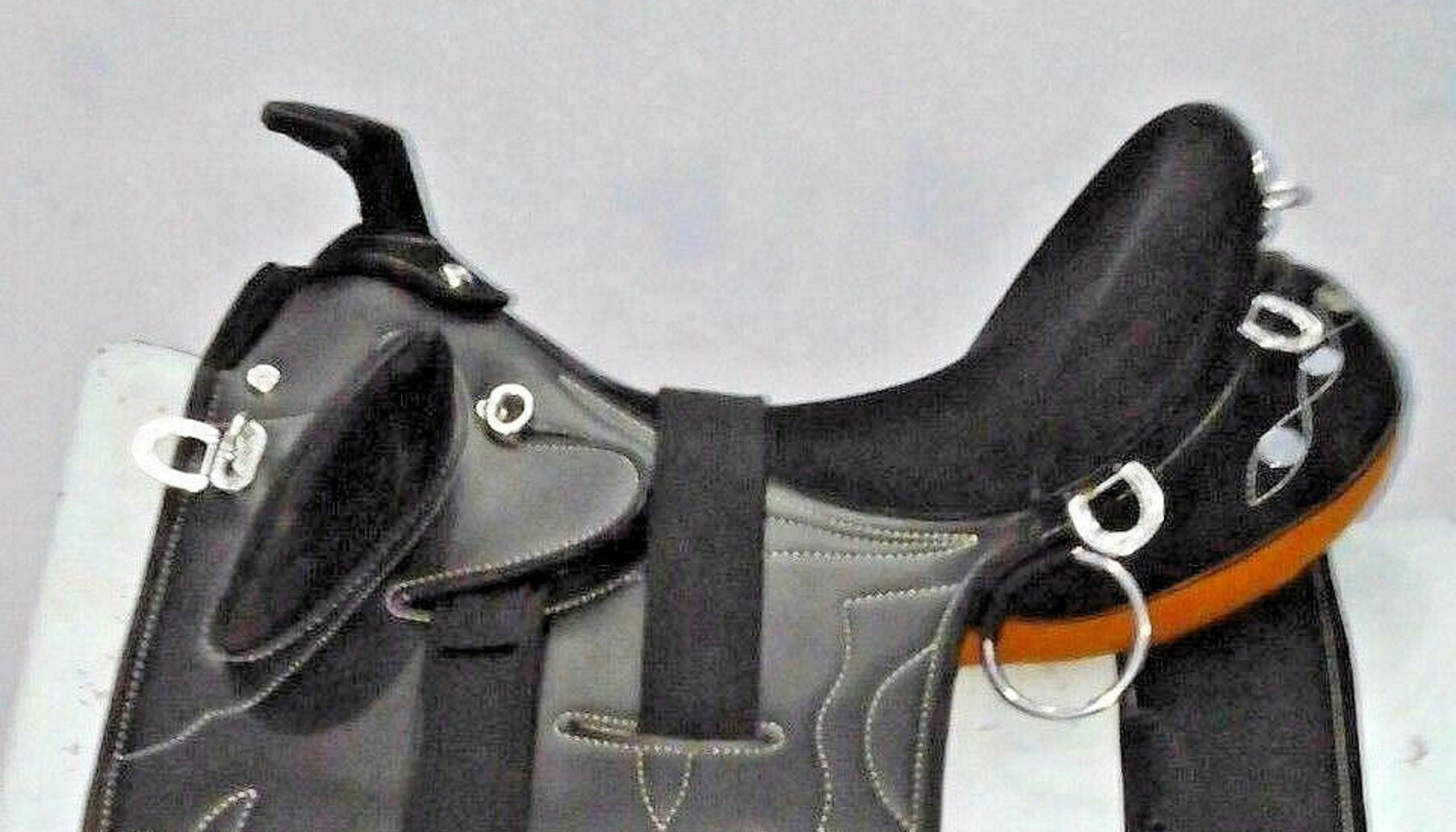 Nouveau Selles Synthétiques Sans Arbre 16 - Couleur Noire