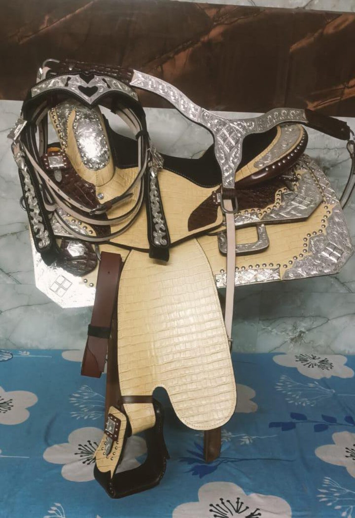 Ensemble Selle Western Show éco-cuir - Avec Têtière, Rênes, Poitrail, Couleur Marron, Neuf