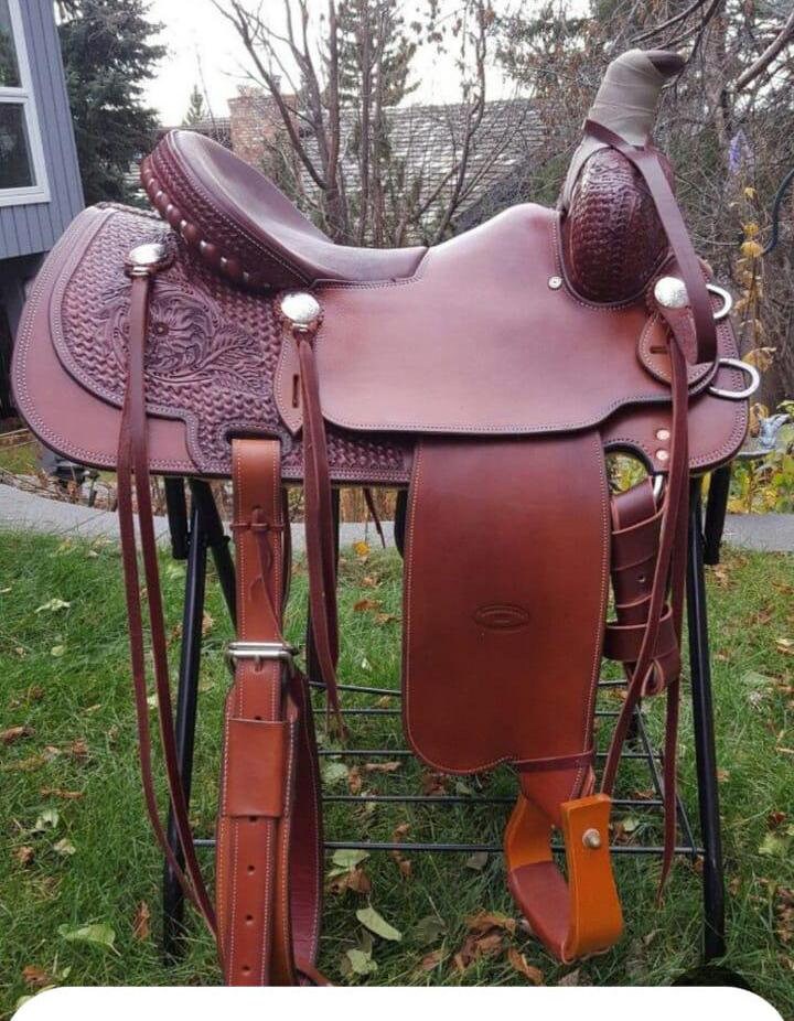 Selle western en cuir écologique avec teinture au tambour couleur
