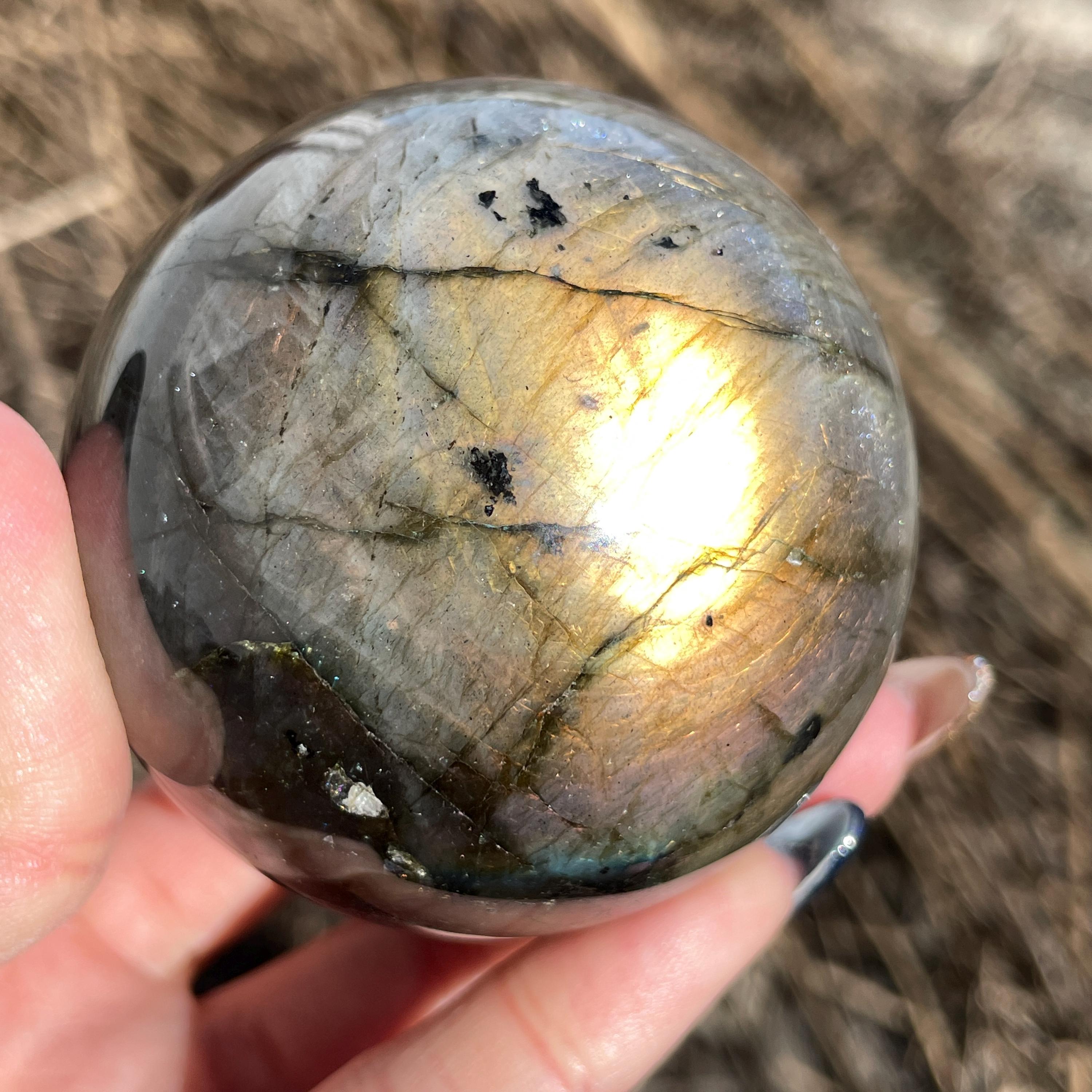 青黄色の閃光を伴うラブラドライト球 - Etsy 日本