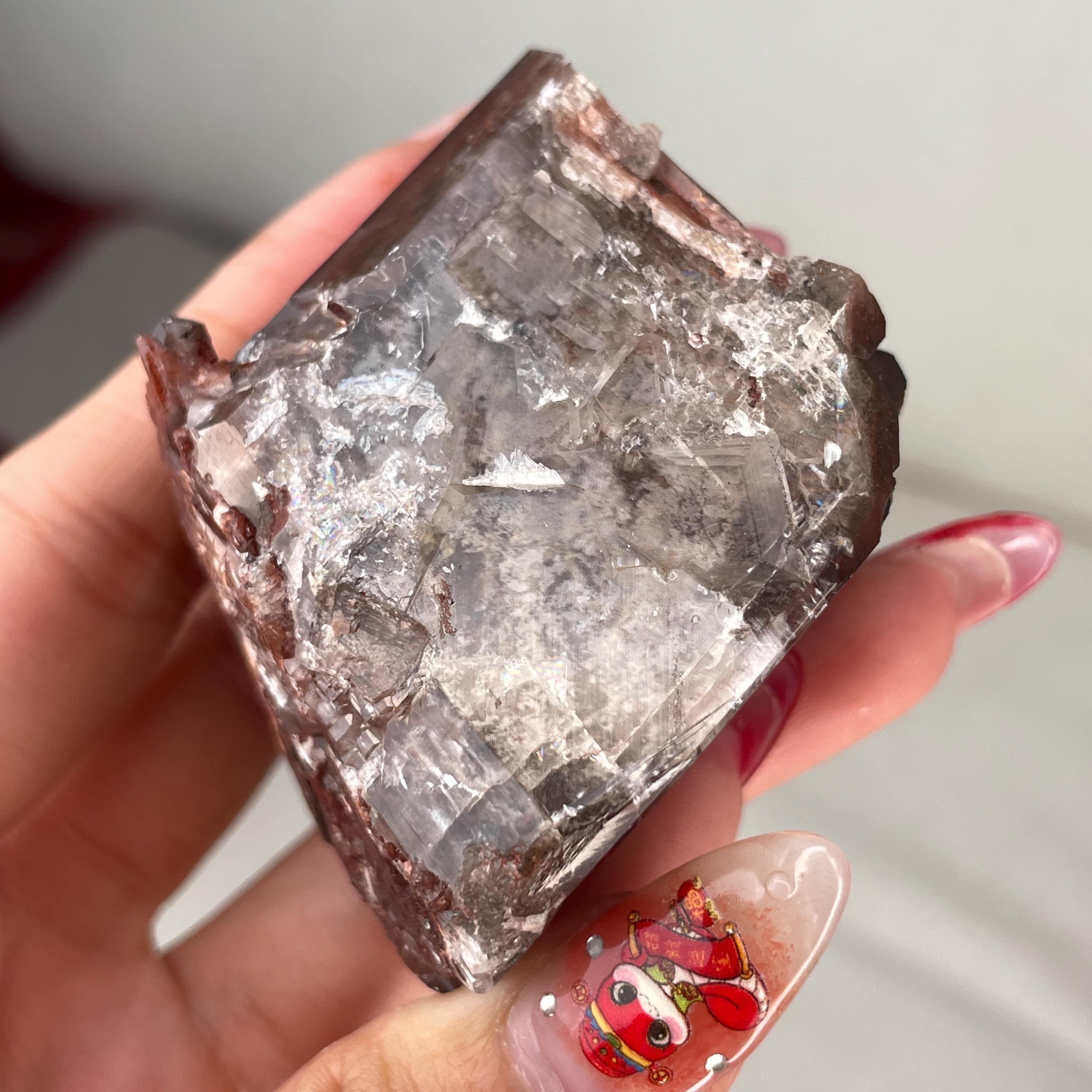 光沢のある「チョコレート」カルサイト結晶標本｜赤褐色の立方体