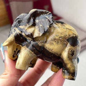 Top Grade Picture Jasper Elephant Crystal Carving