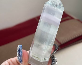 イットリウムフローライトポイントタワーNo.1127 虹入りフローライト