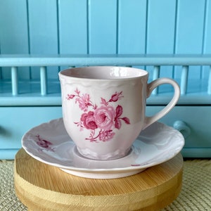 Pink Porcelain Elegance: Hutschenreuther Teacup & Saucer with Sculptured Rim, Rose Decor – A Unique Gift of Timeless Charm Made in Germany