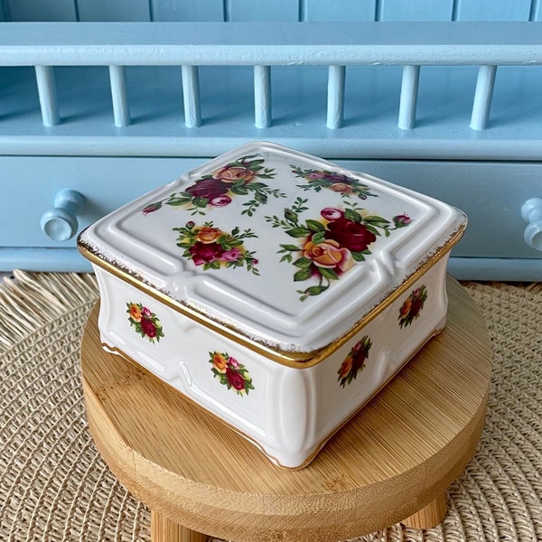 Vintage Royal Albert "Old Country Roses" Trinket Dish With Lid, First Edition, Fine Bone China, Previously Loved Vintage, Perfect Gift Mom