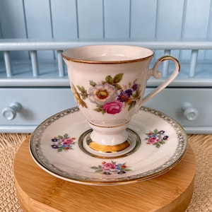 Vintage Z & Co Tirschenreuth Floral Espresso Cup and Saucer, Bavaria, Perfect Condition, White-Floral Porcelain Decor, Beautiful Golden Rims