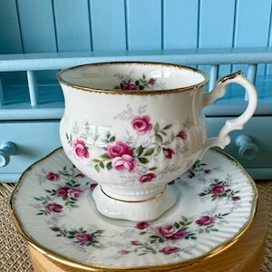 Vintage Elizabethan Staffordshire Fine Bone China TeaCup and Saucer, Small Pink Roses, Gold Trim, Previously Loved, Hand Decorated, England
