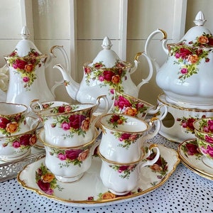 Vintage Royal Albert "Old Country Roses" Different Sized TeaCups , Avon, Mini, Male, Fine Bone China, Previously Loved, Perfect for High-Tea