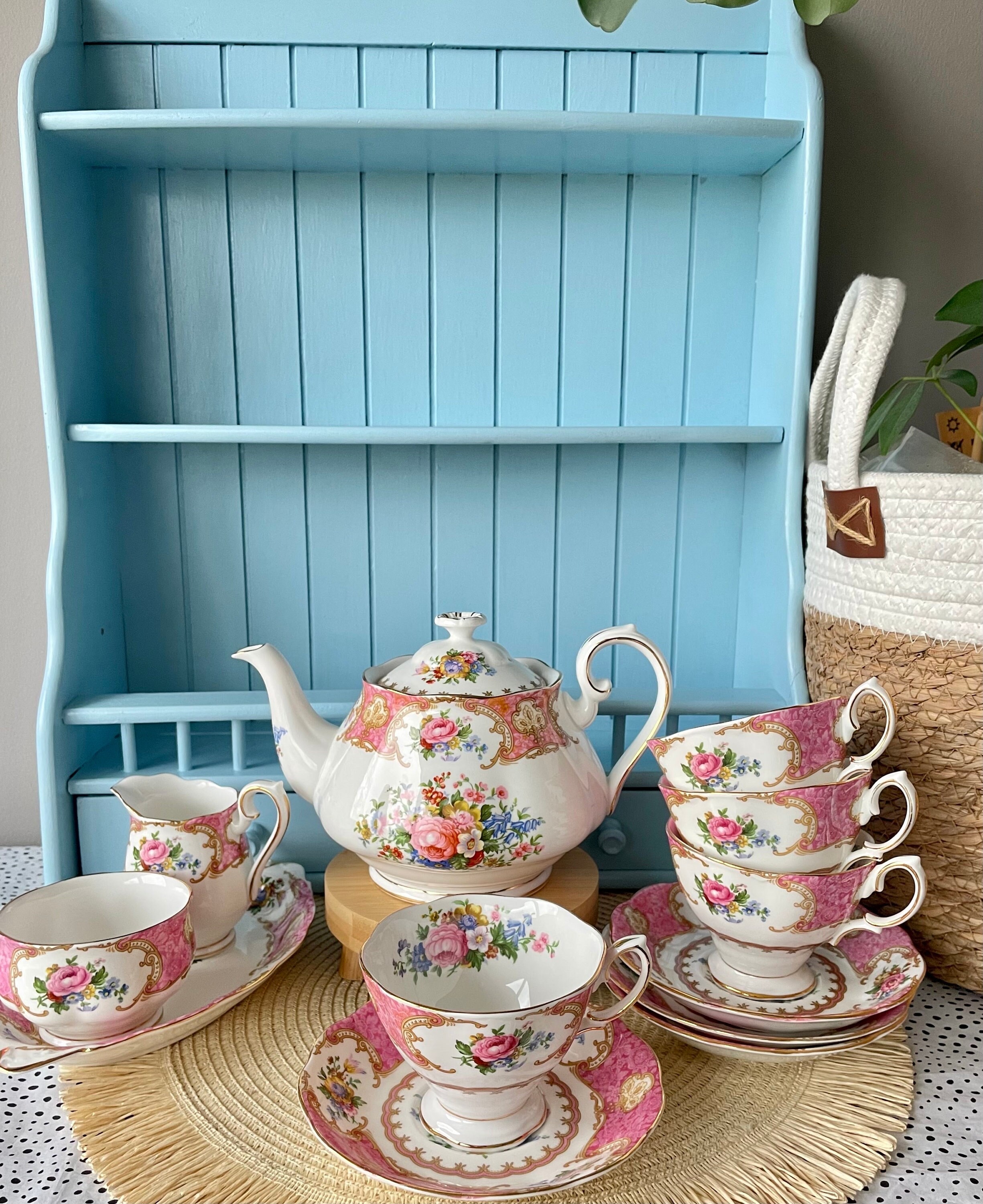 Vintage Royal Albert Tea Set - Lady Carlyle - 12 Piece Porcelain