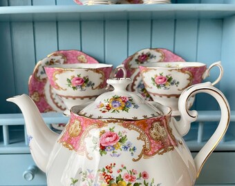 Théière Royal Albert Collection Lady Carlyle