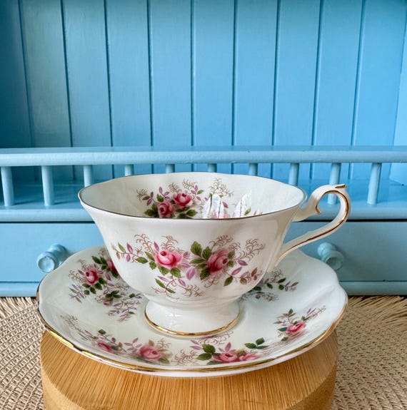 Vintage Royal Albert Lavender Rose Avon Shaped Teacup Saucer