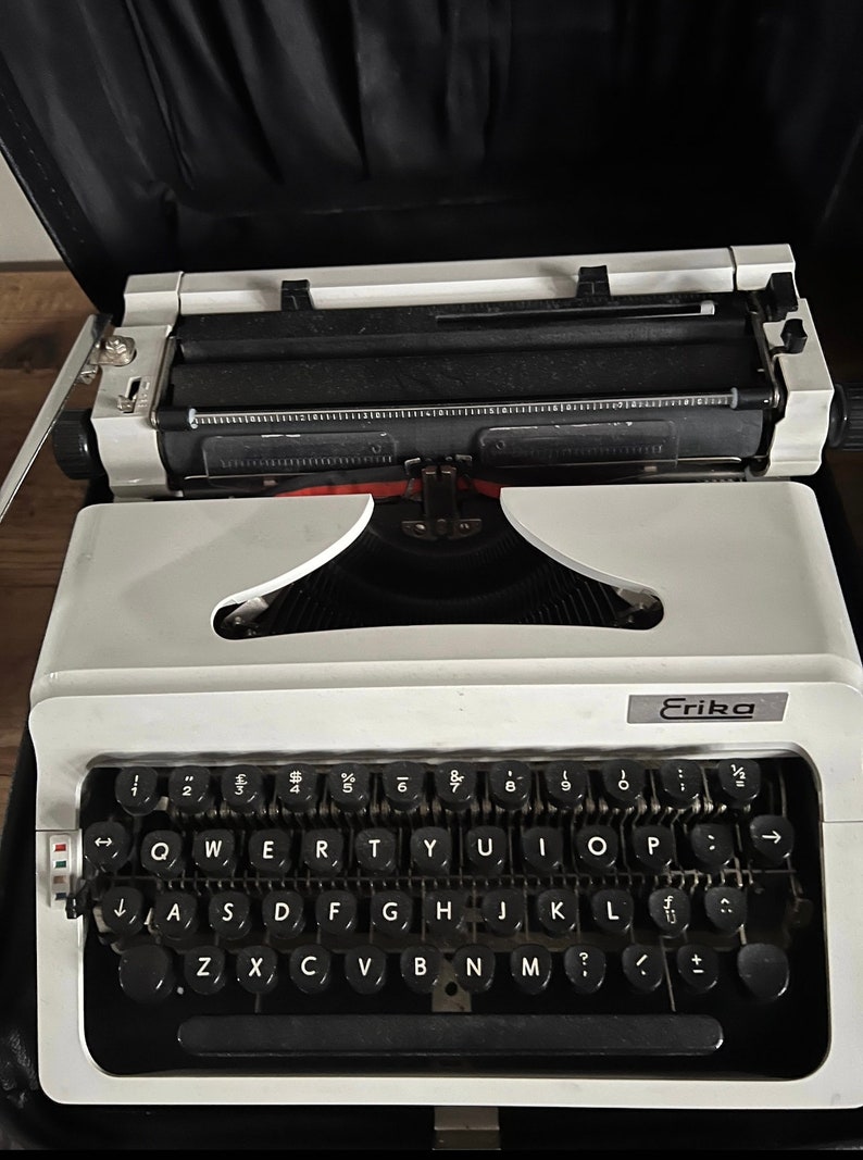 Erika typewriter image 1