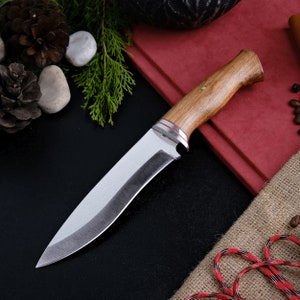 Personalized Bushcraft Knife with Walnut Wood Handle, Custom gift Knife, Leather Sheath, Handmade Knife, Engraved Knife, Survival Tool