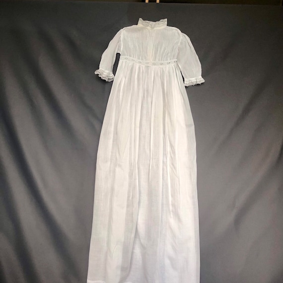 Antique lace christening robe / baptism gown from the… Gem