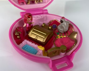 100% complete. In mint condition. Vintage Bluebird 1992 Polly Pocket Eastern Paradise/ Ruby Paradise/ Jeweled Palace compact