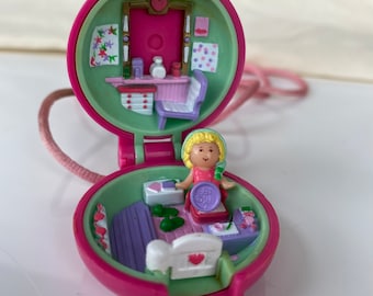 100% complete and in excellent condition - vintage Bluebird 1991 Polly Pocket - Polly in her Keep Fit Locket - mini compact