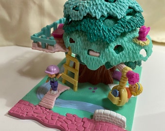 100% complete and in mint condition - vintage Bluebird 1994 Polly Pocket Polly's Treehouse - Pollyville / Tiny World