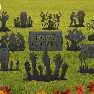 Puede incluir: Una colección de diez decoraciones de jardín negras con temática de Halloween. Los diseños incluyen una mano de zombi, lápidas, esqueletos, brujas, fantasmas, un árbol con calabazas y letreros que dicen "Happy Halloween" y "Trick or Treat".