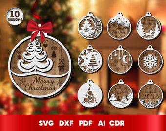 Op de afbeelding: Tien ontwerpen voor lasergesneden kerstversiering. De ornamenten zijn rond en hebben verschillende ontwerpen, waaronder een kerstboom, sneeuwvlokken, een halve maan en de woorden "Prettige Kerst".