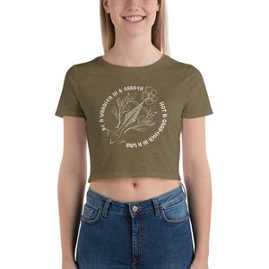 Sei ein Krieger in einem Garten Crop Tee