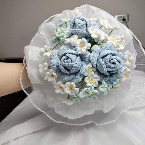 Hand-woven bouquet of blue roses/wedding gifts/crochet rose flower bouquet/knitted flower bouquet/Graduation Gifts/bridal bouquet/bridesmaid