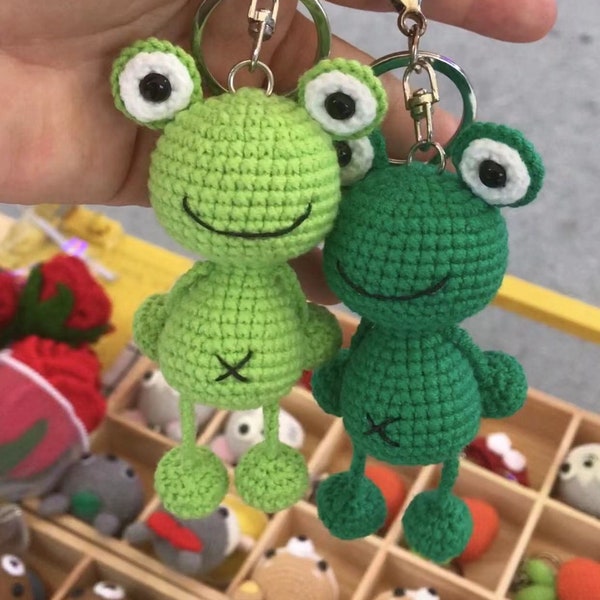 Porte-clés grenouille,Porte-clés grenouille,Jouets au tricot et au crochet,cadeau pour elle ou lui,Jouets personnalisés,Selon la figure personnalisée png pdf jpg