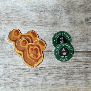 Disney Main Street come resina planar com parte traseira plana | BRILHO | Mickey Waffle, Café | Centro de laço de cabelo, chaveiro, enfeite de álbum de recortes