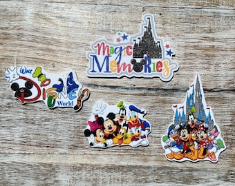 Komplett set med Magic Memories platt baksida i plan harts | Musse Mimmi, Kalle, Daisy, Pluto | Hårrosett, nyckelring, utsmyckning