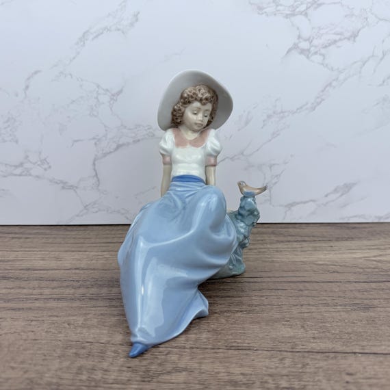 Nao by Lladro Daisa 1987 - Porcelain Figurine Girl Sitting