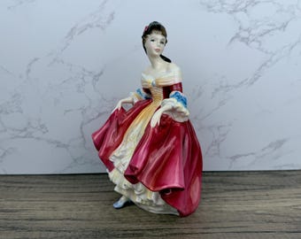 ロイヤルドルトン 1957年 サザンベル HN 2229 フィギュア ボーン