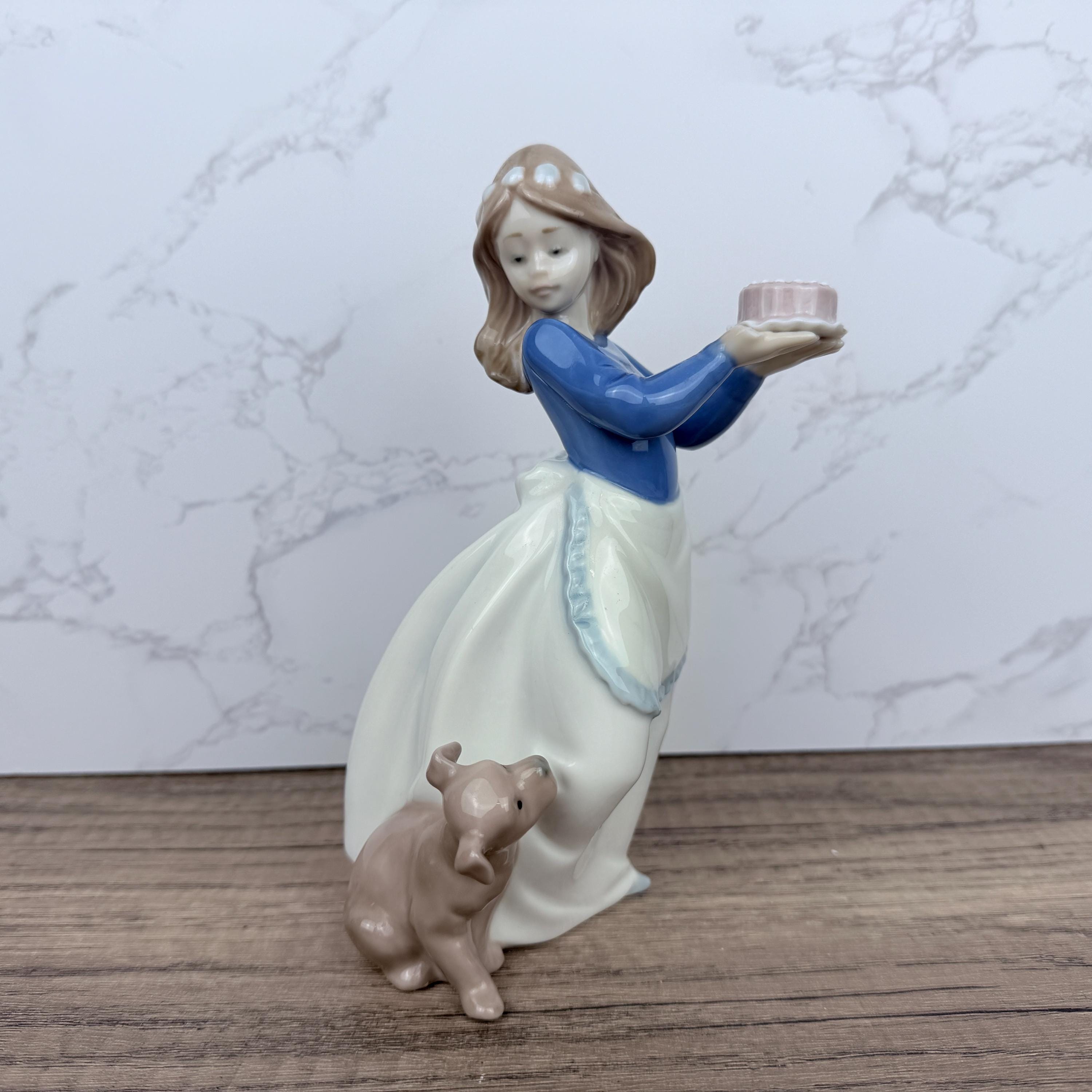 リヤドロ Lladro Nao by Lladro Girl Yawning il_fullxfull.4757313366_r4fz.jpg