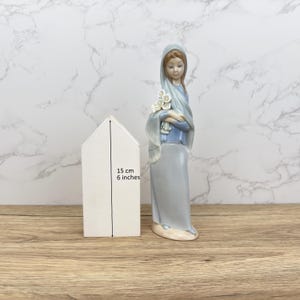 Vintage 1970 Lladro #4650 „Dziewczynka z liliami Calla”, Rzeźbiarz: Vincente Martinez, hiszpańska porcelana, Elegancka panna, Kolekcjonerska Lladro