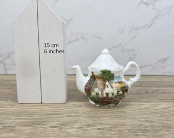 Vintage Cottage-Szene Keramik Teekanne mit gedruckter Haus-Grafik | Dekorative Mini-Keramik-Teekanne ohne Marke
