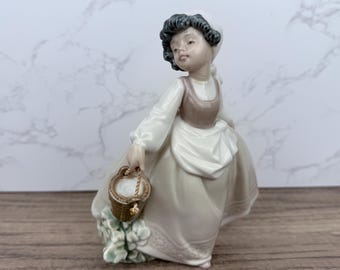 Nao de Lladró Daisa 1987 - Figura de porcelana Niña sentada