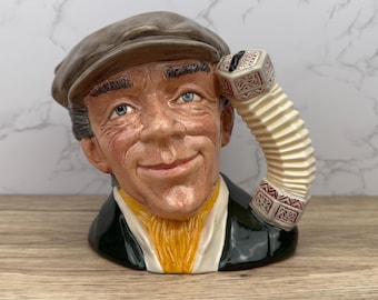 Dzbanek Toby'ego Royal Doulton, The Busker D6775, wystrój wnętrz w stylu vintage