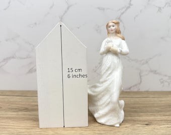 Rare Finds Royal Doulton Porcelain Figurine, White Dress Pretty Lady Sentiments Loving You, HN3389 - 1991 - Royal Doulton, Made in ENGLAND