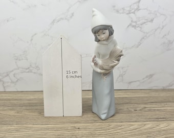Estatueta vintage de menina segurando galinha da Lladro | Porcelana espanhola dos anos 1980 | Modelo 1330 | Pescoço restaurado