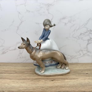 ヴィンテージ リヤドロ 磁器製フィギュア、犬を連れた少女