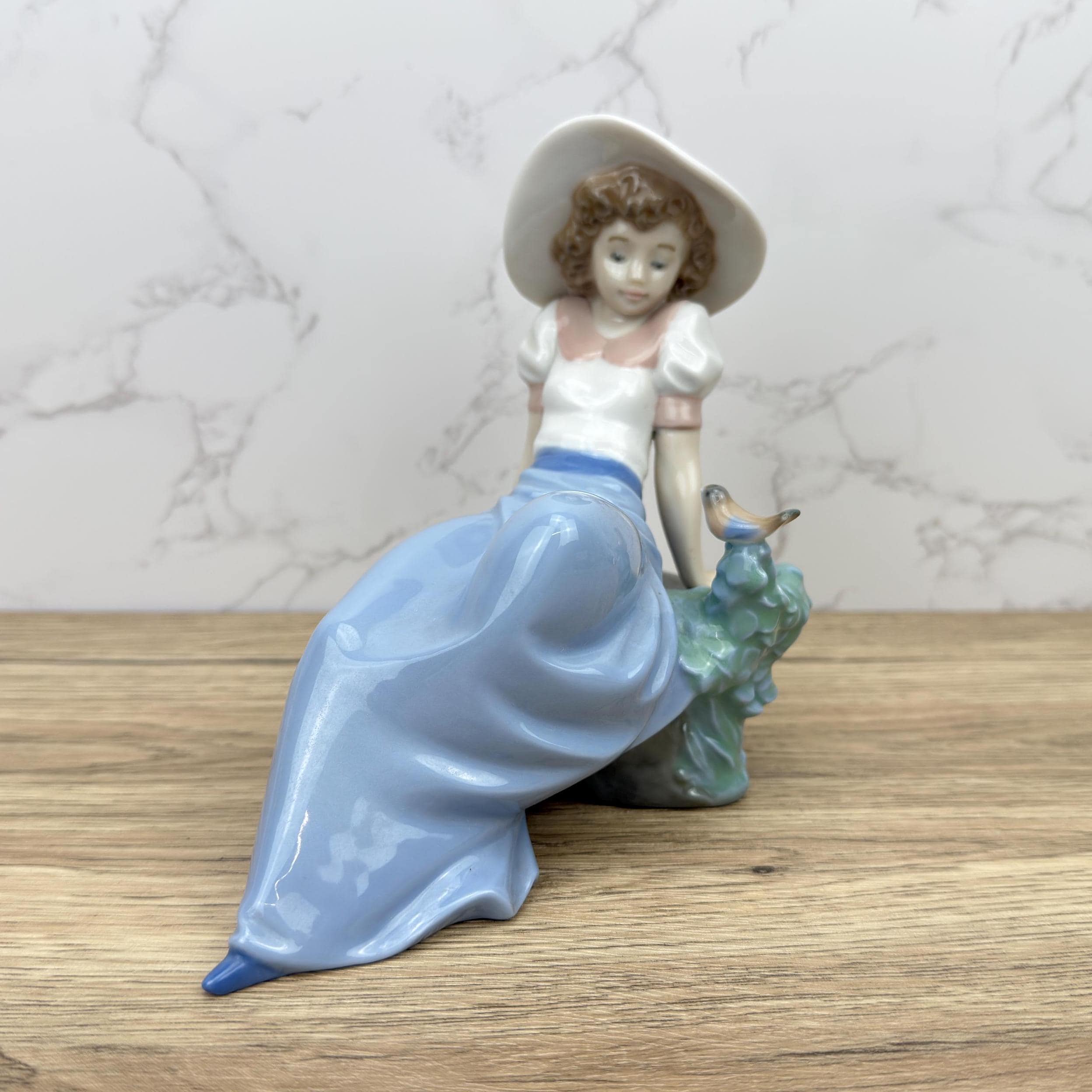Vintage Nao by Lladro Daisa 1987 - Girl Listening to the Bird's