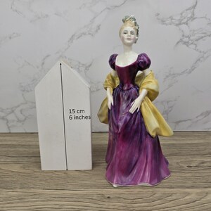 Figurka Loretta Royal Doulton z porcelany kostnej, kolekcjonerska, vintage, dekoracja do domu, elegancki prezent