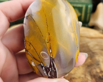 Mookaite Crystal Palm Stone / Mookaite / Chakra / Crystal Palm Stone / Gift Idea