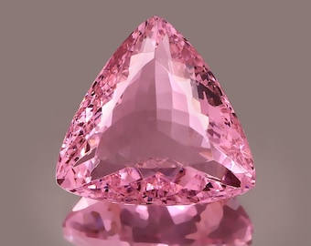 92-karaats roze morganiet biljoen vorm, in het laboratorium gekweekte edelsteen 30 x 30 x 17 mm