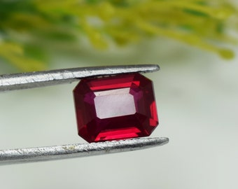 In het lab gekweekte rode robijn, smaragd geslepen losse edelsteen (9 x 7 x 5 mm)