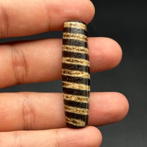 Old Ancient Himalayan Stripes Black And White  Phum Dzi Old Antique Bead Pendant Amulet Agate Bead, Old Beads