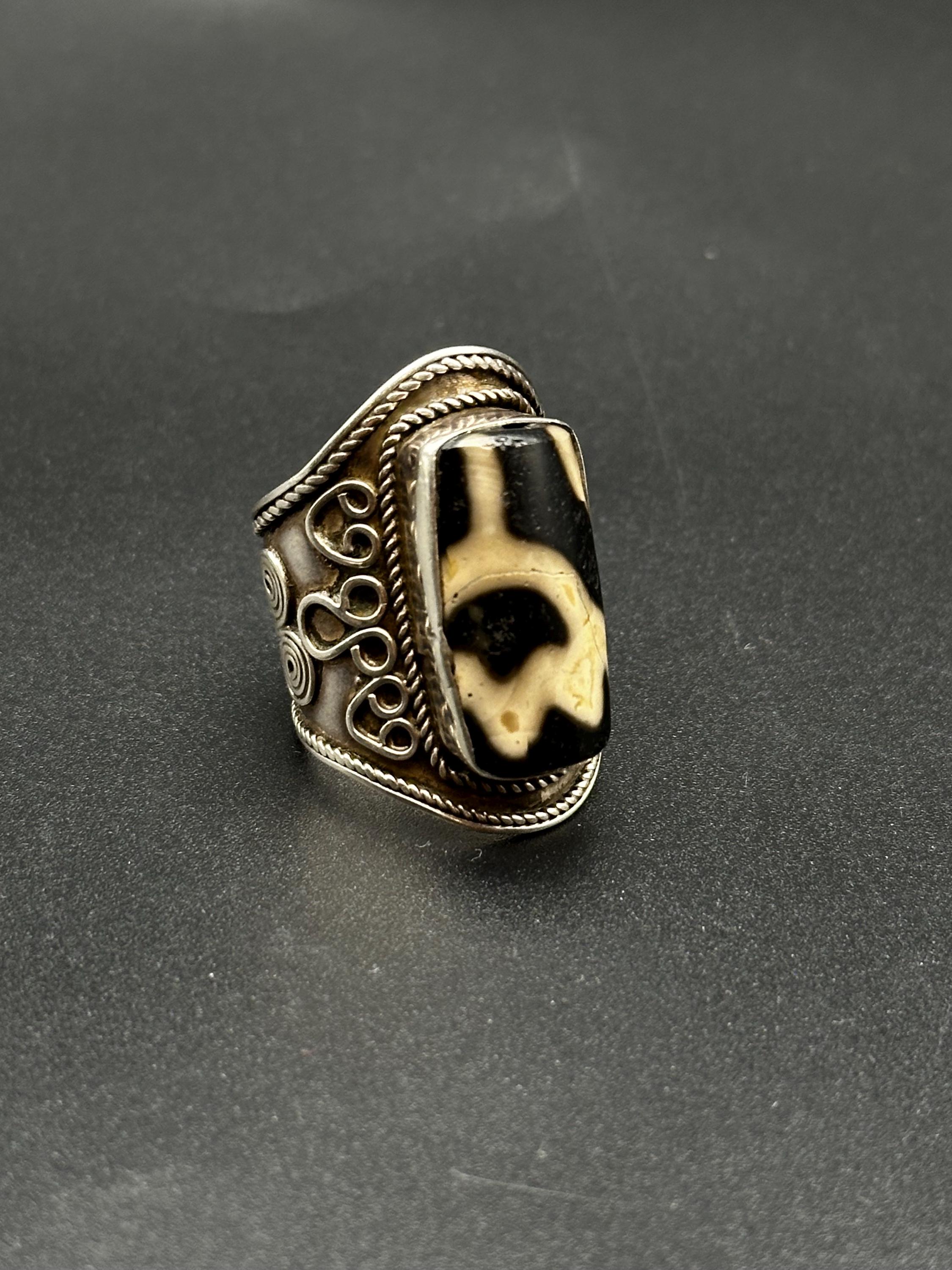 Old Ethnic Tibetan Chong Dzi Bead Ring Sterling Silver With