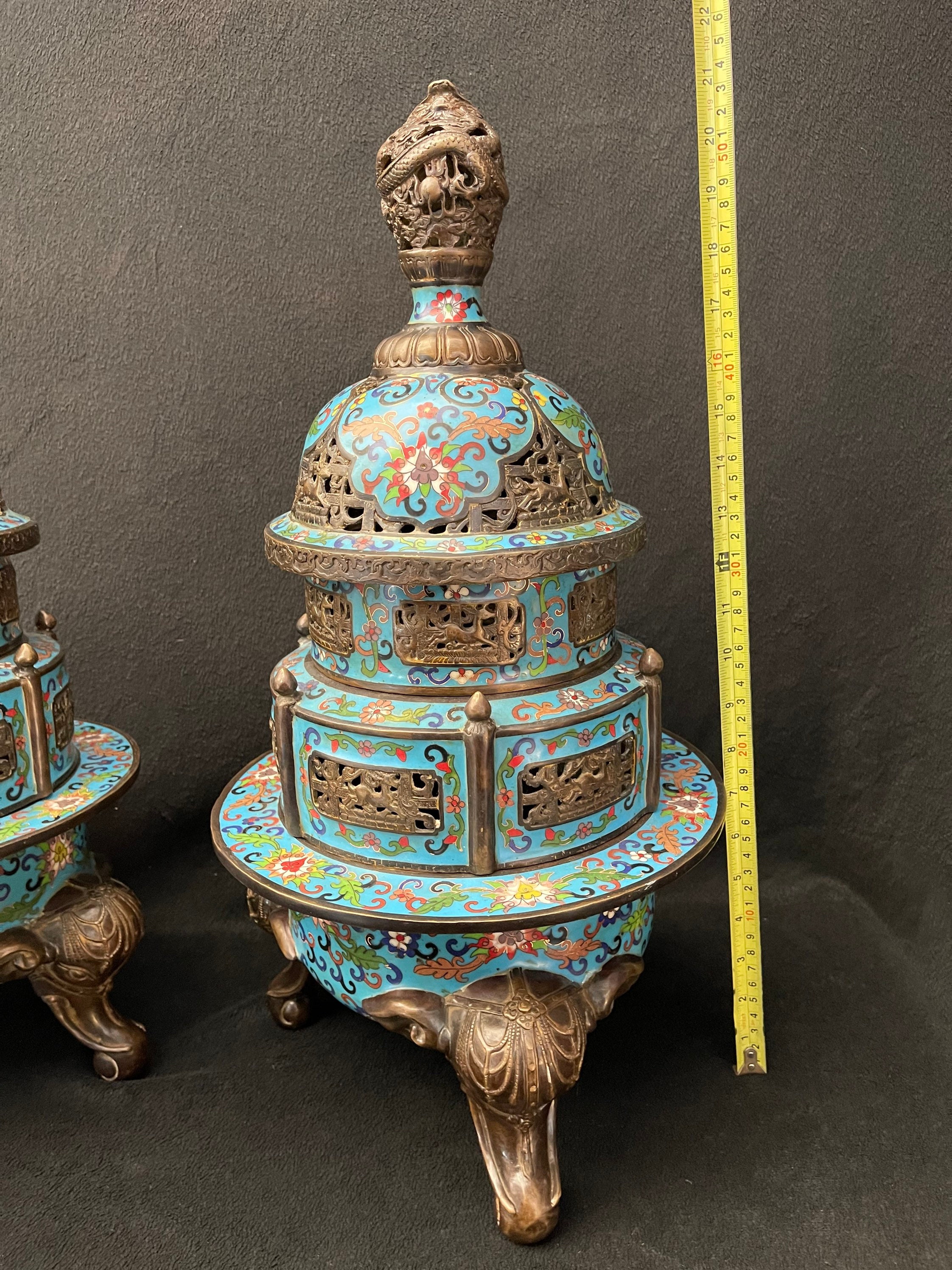 19世紀アンティークの中国皇帝用香炉（ペア）七宝焼き、ブロンズと底に